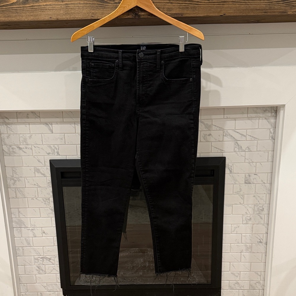 GAP Black Ankle & Cropped Women's skinny Jeans 2 for $20
